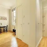 Studio Foch / Arc De Triomphe