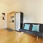 Studio Foch / Arc De Triomphe